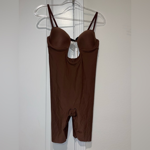 NWT Skims Deep plunge shapewear mid thigh bodysuit - Picture 6 of 9